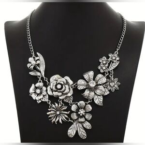 Retro Floral Rhinestone Bib Statement  Necklace Vintage Silver